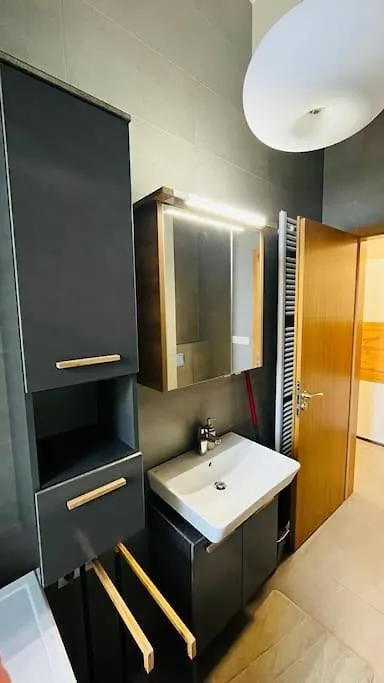 Apartment Holesovice, Garden, Garage 프라하 0*,
