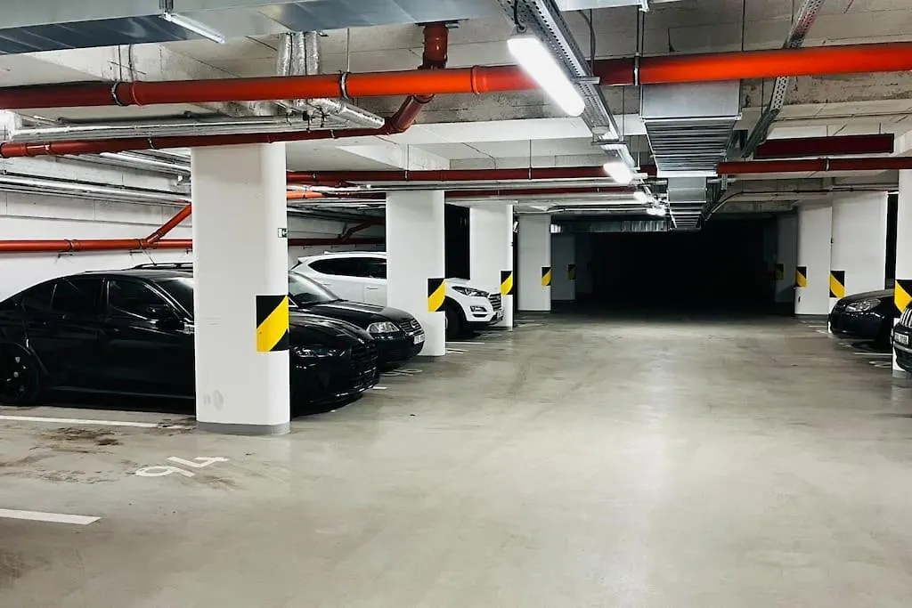 Apartment Holesovice, Garden, Garage 프라하
