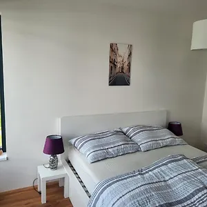 New In Karlin, 8, Close To Center Apartmán