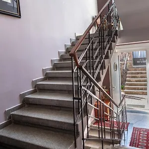 2+kk, 50 M2 V Klidne Lokalite. 10 Min Od Centra Prahy. Apartmán