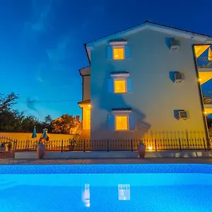 https://luxury-palmer-residence-krk.primorje-gorskikotar.com