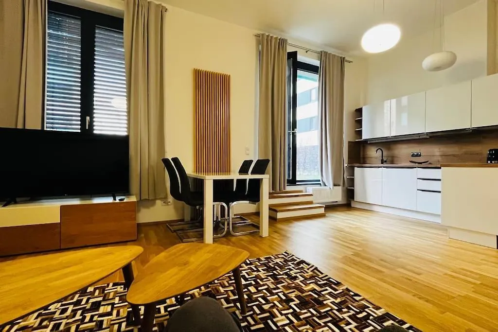 Apartment Holesovice, Garden, Garage Praha