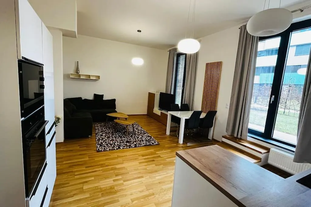 Apartment Holesovice, Garden, Garage Praha
